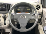 インテリアに合わせたデザインのステアリングは、運転される方のことも考え、運転しやすい形状、大きさです。是非一度、実際に触ってお確かめください。