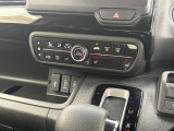 運転席、助手席シートヒーター、オートエアコン、USBジャック
