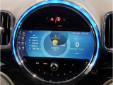 『運転』に対するBMWのこだわりはメーターパネルにも表れております。視野性の良いメーターパネルは疲労感の軽減と、運転の楽しさをもたらしてくれます。