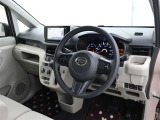 運転席廻りです。