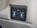 ◆両側電動スライドドア◆狭い駐車場でも乗り降りが楽々♪お子様が隣の車にドアを当ててしまう心配もございません!小さなお子様連れの方もこれで安心。