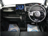 運転にかかわる様々な操作を安全に行えるように視点移動が少なく、操作性に配慮されたスイッチ類が凝縮されたコクピットです。