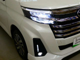 LEDヘッドライトです。デザイン性がよくとても明るいので、夜間の走行や悪天候でも安心です。しかも長寿命!