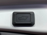 【パワーバックドア】スマートキーや運転席のボタンを押すだけでリアゲートが自動で開閉します!荷物を持っている時や、高い位置にあるバックドアを閉める際に便利な機能です♪