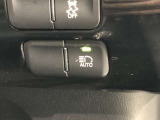 オートマチックハイビームとは、先行車や対向車のライトを認識し、ハイビームとロービームを自動で切り替える機能です。夜道の視界を確保します。詳細は販売店スタッフまでおたずねください。