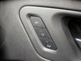 運転席のポジションを記憶できるメモリー機能を搭載。ボタン一つでお好みのドライビングポジションへ簡単に復元できます。