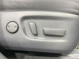 【パワーシート】スイッチ一つで簡単にシートの微調整が可能!電動だから力もいりません!快適なシートポジションにセットして、快適なドライブをお楽しみください。