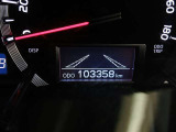 走行距離は10万キロを超えていますが、トヨタならではの耐久性で、まだまだ快適に走り続けられる一台です。