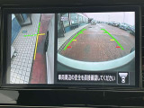 左サイドカメラとフロントカメラ運転席から死角となりやすい車両左前部分や前方部分もバッチリ見えます♪