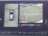 空から見下ろすような視点で、スムーズな駐車と安全確認をサポートする「アラウンドビューモニター」付です。