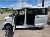 こちらのお車は、助手席側が電動スライドドアになってます!軽い力で開きます!お子様の乗降りもしやすくなっています!