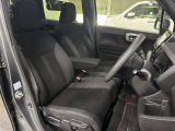 乗用車並みのクッション性を持った運転席になっています。