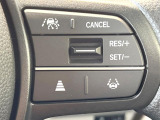 【アダプティブクルーズコントロール】高速道路での長距離走行が楽に!!自動で速度を保つクルーズコントロールが、衝突軽減システムと連携し、前方の車両を感知して車間を保つように速度調節してくれます!!