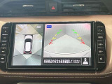 【アラウンドビューモニター】車を上から見下ろしているかのような映像で周囲の状況がひと目で確認、狭い駐車場に駐車するときも安心です♪