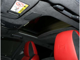 夜間走行でも安心のLEDへッッドライト搭載車です。とても明るく白い光で照らします。この装備も人気のアイテムですね