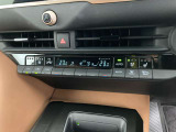 デュアルエアコンとは、運転席と助手席で、個別に温度設定ができる機能です。気温の感じ方は、人それぞれ違うもの。乗る人に優しい機能ですね。