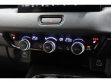 運転席と助手席の温度設定の変更が可能な左右独立タイプのデュアルエアコンです♪♪♪暑がりな人・寒がりな人も誰もが車内を快適にお過ごしいただけます♪♪♪