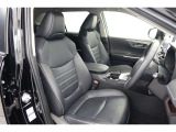 しっかりとしていて上質な座り心地のシートです。 座り心地も良くて長時間の運転も快適ですよ。 肌触りの良いシートが評判です。