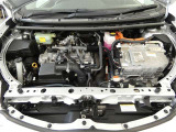 【エンジンルーム】・・・内外装だけでなくこちらもクリーニング済み。 納車までにもう1度しっかり点検いたしますので、安心してお乗りいただけると思います。