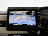 バックカメラの画像です。ガイドラインがスムースな車庫入れをサポートいたします。車庫入れの安心感がアップしますね。