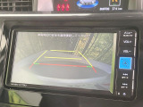 【バックカメラ】駐車時に後方がリアルタイム映像で確認できます。大型商業施設や立体駐車場での駐車時や、夜間のバック時に大活躍!運転スキルに関わらず、今や必須となった装備のひとつです!
