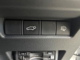【パワーバックドア】スマートキーや運転席のボタンを押すだけでリアゲートが自動で開閉します!荷物を持っている時や、高い位置にあるバックドアを閉める際に便利な機能です♪