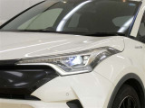 LEDヘッドライトです。デザイン性がよくとても明るいので、夜間の走行や悪天候でも安心です。しかも長寿命!