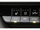 【シートベンチレーション】エアコンによる室内の冷気をシートが吸い込むため、より短時間で冷涼感を得られます。