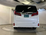 バックカメラが付いているので後方確認が非常にしやすいです。今や運転初心者も熟練者も必須装備!ついていて損はないですね♪