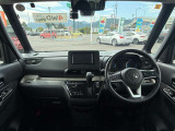 シンプルで使いやすい運転席回りです