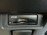 ETC2.0は、高速道路の料金支払いを自動化するシステムです。従来のETCと比べて、料金所での停車時間が短縮され、スムーズな走行が可能になります。