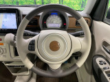 【純正革巻きステアリング】上質な革を使用することで、手にしっかり馴染みとても運転しやすいハンドルです♪