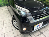 【LEDヘッドライト】悪天候や夜間走行時も良好な視界を確保し安心して運転できる高輝度LEDヘッドライトを装備!点灯速度が早く、消費電力も抑えられています。