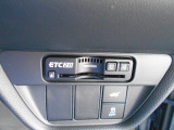 有料道路のレーン通過に便利なETC2.0車載器を装着しています。ご利用にはセットアップが必要となります。