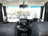大きなフロントガラスで視界も良好です。