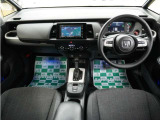 運転にかかわる様々な操作を安全に行えるように視点移動が少なく、操作性に配慮されたスイッチ類が凝縮されたコクピットです。