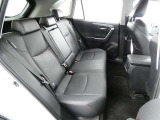 ゆとりある広々とした車内空間は、ドライブを始め買い物やレジャーなど、幅広く活躍します。一人でもみんなとでもお出かけを楽しみましょう!