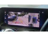 【360度カメラシステム】リバースと連動し、車両後方の映像をディスプレィに表示歪みの少ないカメラにより鮮明な画像で後退の運転操作をサポートします。