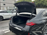 BMWを熟知したメカニックによる、360度の納車前点検。ドイツ本国と同様の教育・訓練を受けたメカニックが徹底的に点検、整備した後にお客様にお引渡しします。