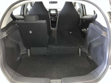 バックドアを上げた状態です。シートを倒せば荷室のスペースが広くなります!用途に合わせて快適な室内を!