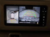 パノラミックビューモニター付きです。車両を上から見たような映像をディスプレイオーディオ画面に表示。運転席からの目視だけでは見にくい、車両周辺の状況をリアルタイムでしっかり確認できます。