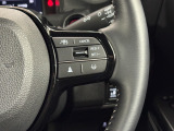 Hondaセンシングの機能のひとつ、アダプティブクルーズコントロール付!アクセルから足を離しても設定したスピードと前車との車間を保ち走行してくれます!車線維持もアシスト☆高速道路で疲労軽減ですね☆