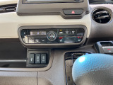 運転席助手席シートヒーター、USBジャック、オートエアコン