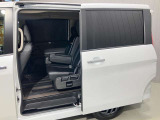 【両側オートスライドドア】子供を乗せたりするのにも隣の車を気にせずストレスフリー★雨の日などはリモコンキーからドアの開閉ができてとても便利な両側オートスライドドア★