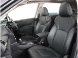 高級感のあるブラックレザーシート搭載!長時間の運転も疲れにくいフロントシート!体をしっかり支えてくれて運転がしやすい形状です!!