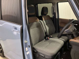 【運転席・助手席転席】運転席の足もともゆったりで長距離ドライブでも快適に★