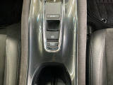 パーキングブレーキはスマートな電子制御式と合わせて渋滞時等にブレーキペダルから足を離しても停車状態を保持してくれるオートブレーキホールド機能で運転が楽になります。スタートはアクセルペダルを踏むだけ