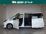 両側パワースライドドア付きだから、狭い駐車スペースなどでの 乗り降りラクラク!小さなお子さまのいるご家庭には嬉しい装備。