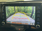 【バックカメラ】駐車時に後方がリアルタイム映像で確認できます。大型商業施設や立体駐車場での駐車時や、夜間のバック時に大活躍!運転スキルに関わらず、今や必須となった装備のひとつです!