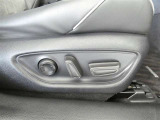 運転席パワーシート搭載。微妙な調整が手軽にでき、ピッタリのポジションで運転することが可能です。